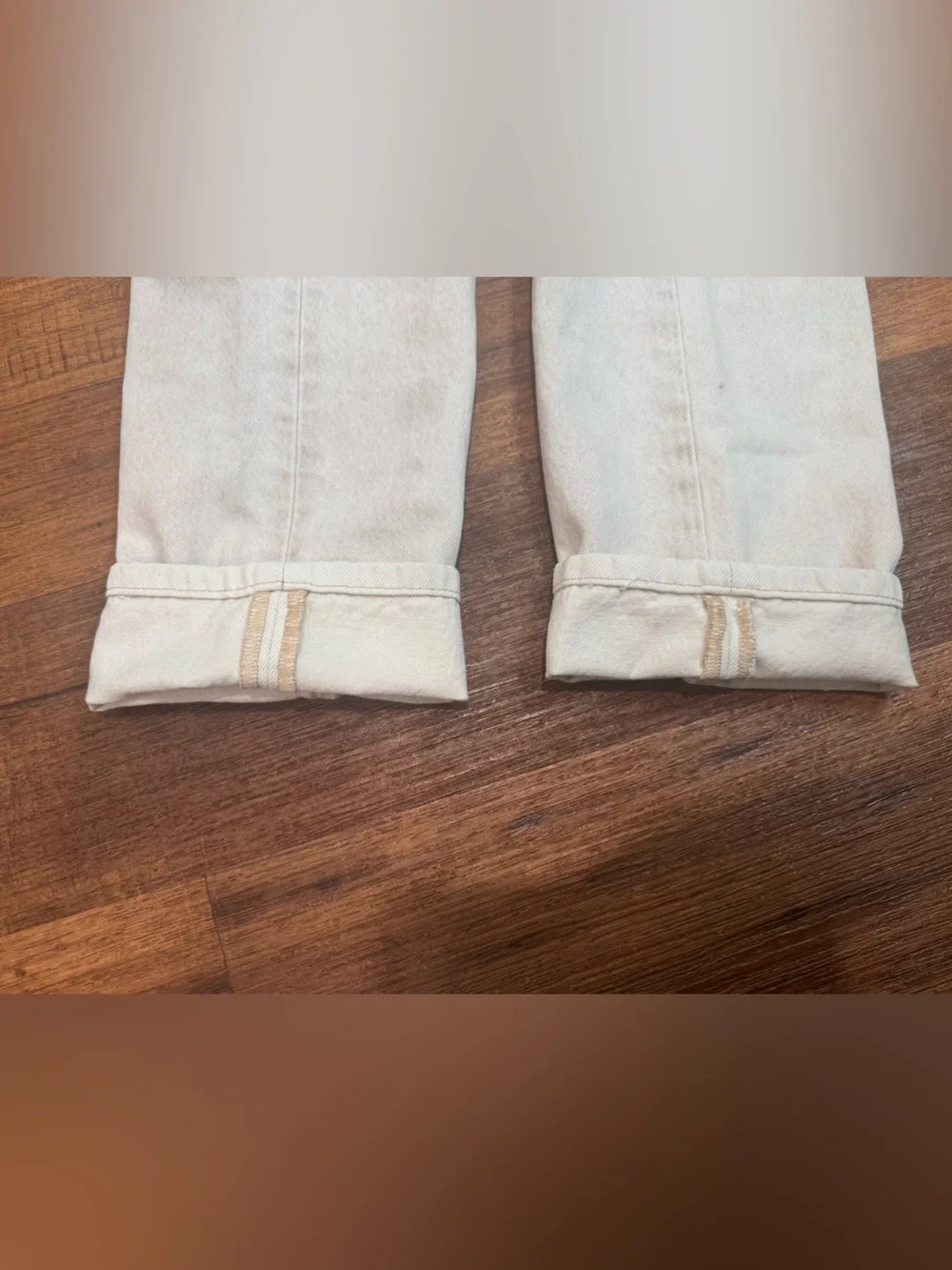 Women Levi's Off-White Straight Leg Jeans